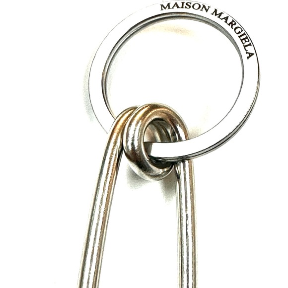 Maison Margiela Jumbo Safety Pin Key Ring Charm - Picture 6 of 7